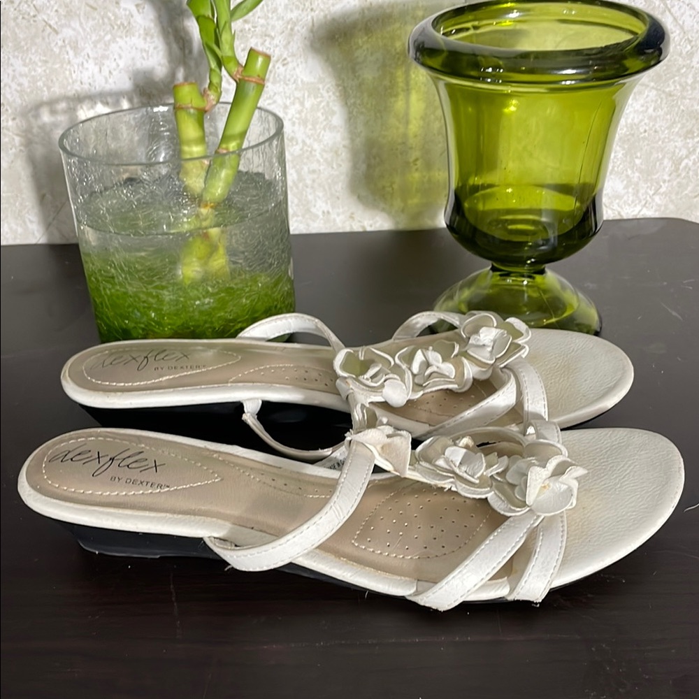 dexflex by Dexter comfort White Sandals with Bow Detail